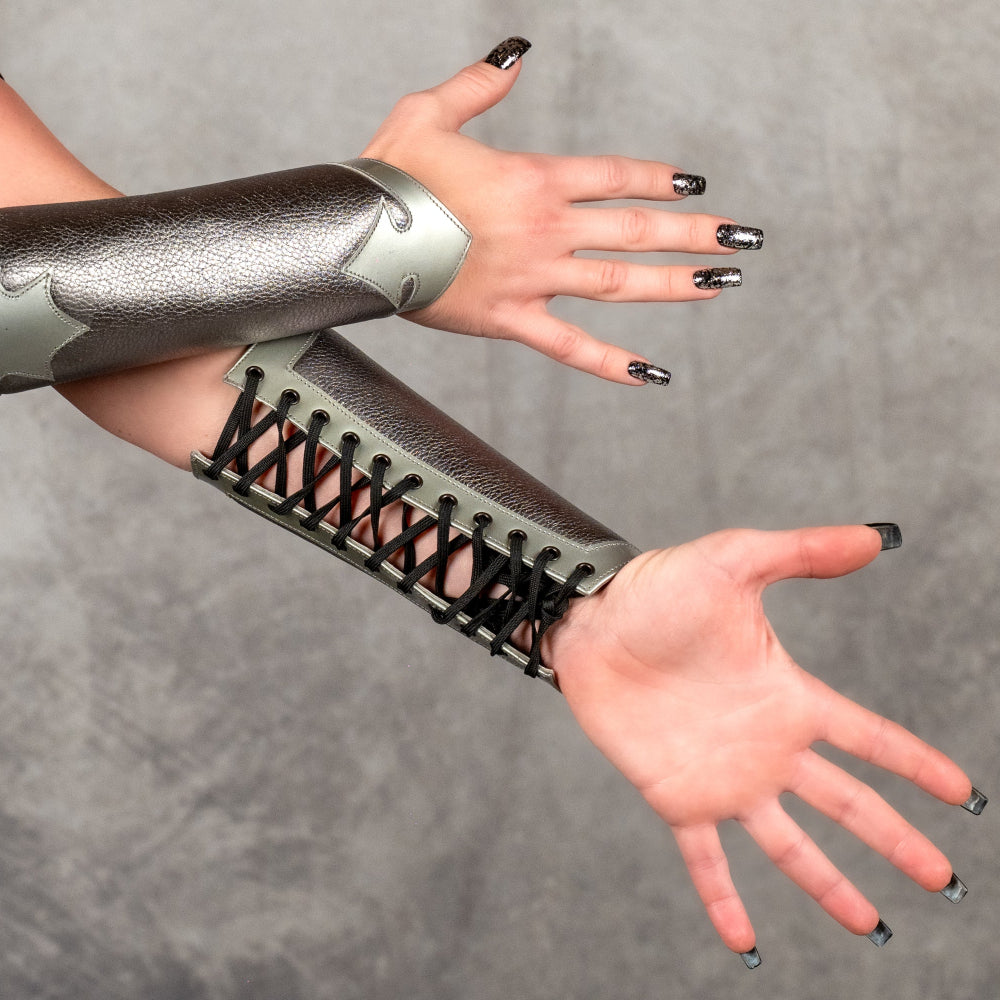 Gauntlets with lacing. Leather. (Custom made)
