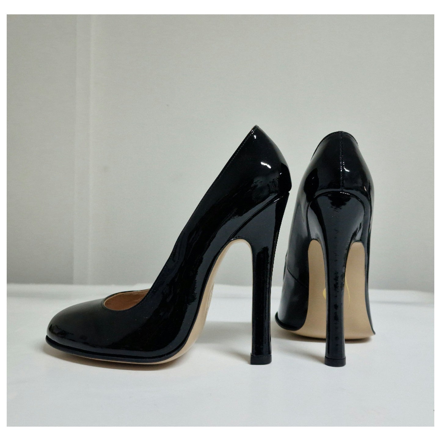 Page. Sample sale. UK 9.