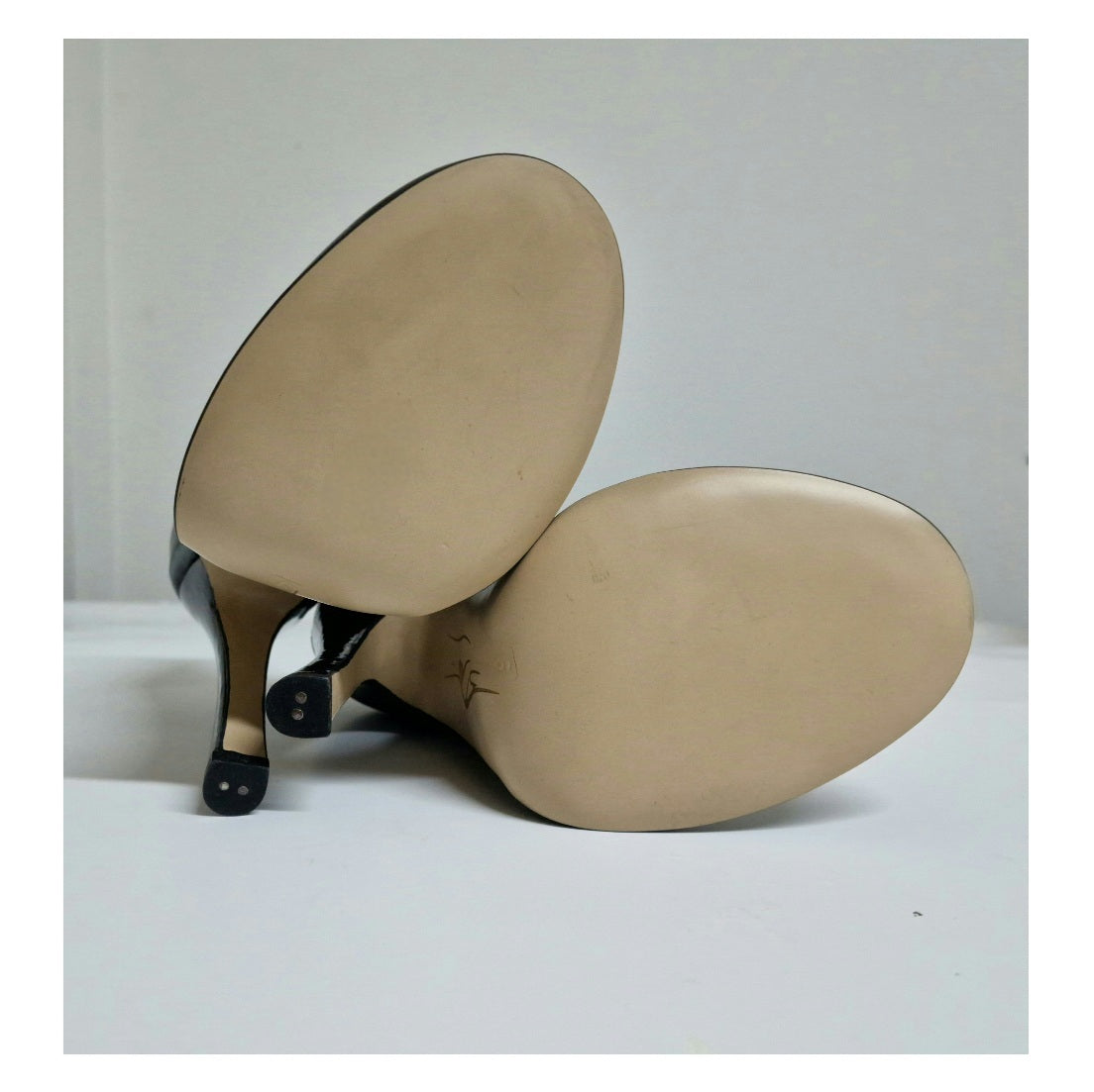 Page. Sample sale. UK 9.