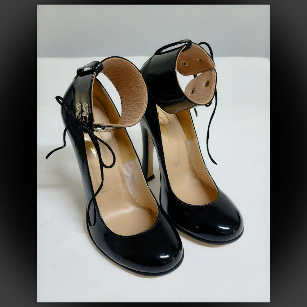 Bettie with Wide Ankle Strap. Sample sale. UK 7. EU 40.