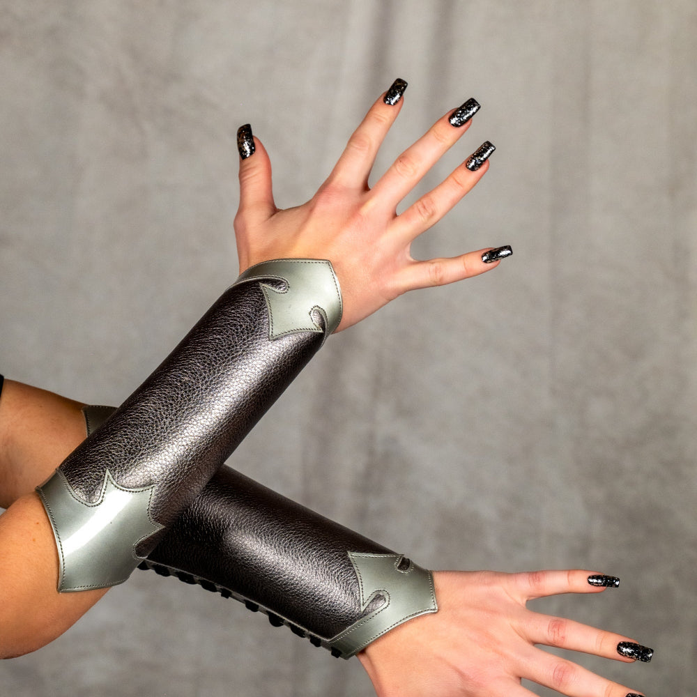 Gauntlets with lacing. Leather. (Custom made)